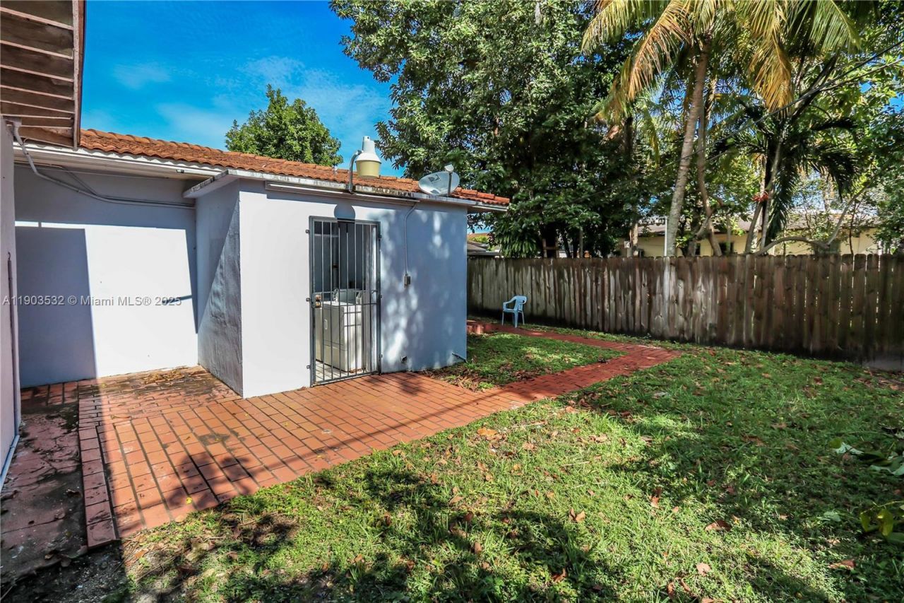 976 NW 6th St, Miami, FL 33136 Photo