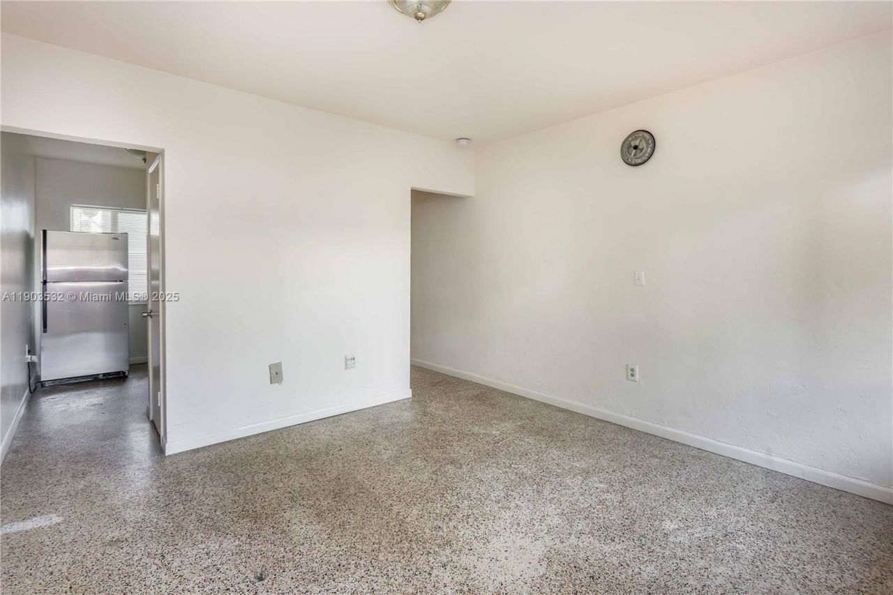 976 NW 6th St, Miami, FL 33136 Photo