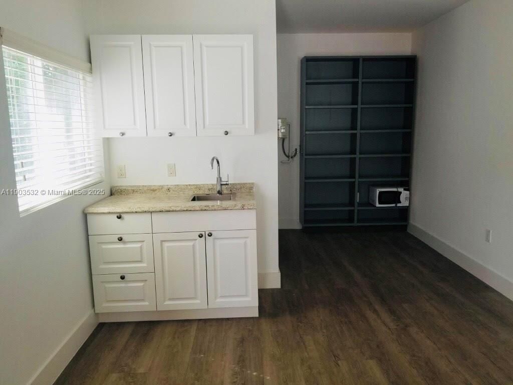 976 NW 6th St, Miami, FL 33136 Photo