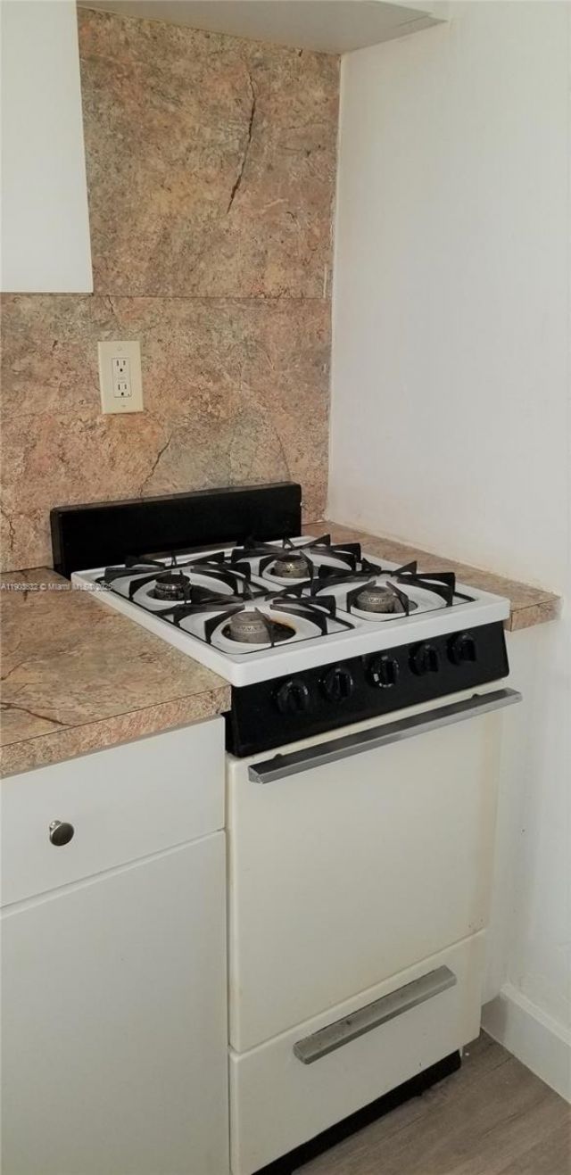 976 NW 6th St, Miami, FL 33136 Photo