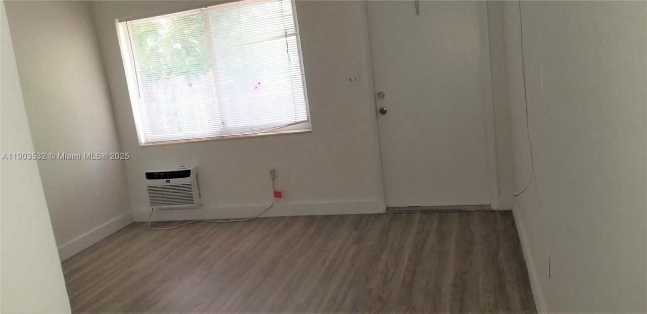 976 NW 6th St, Miami, FL 33136 Photo