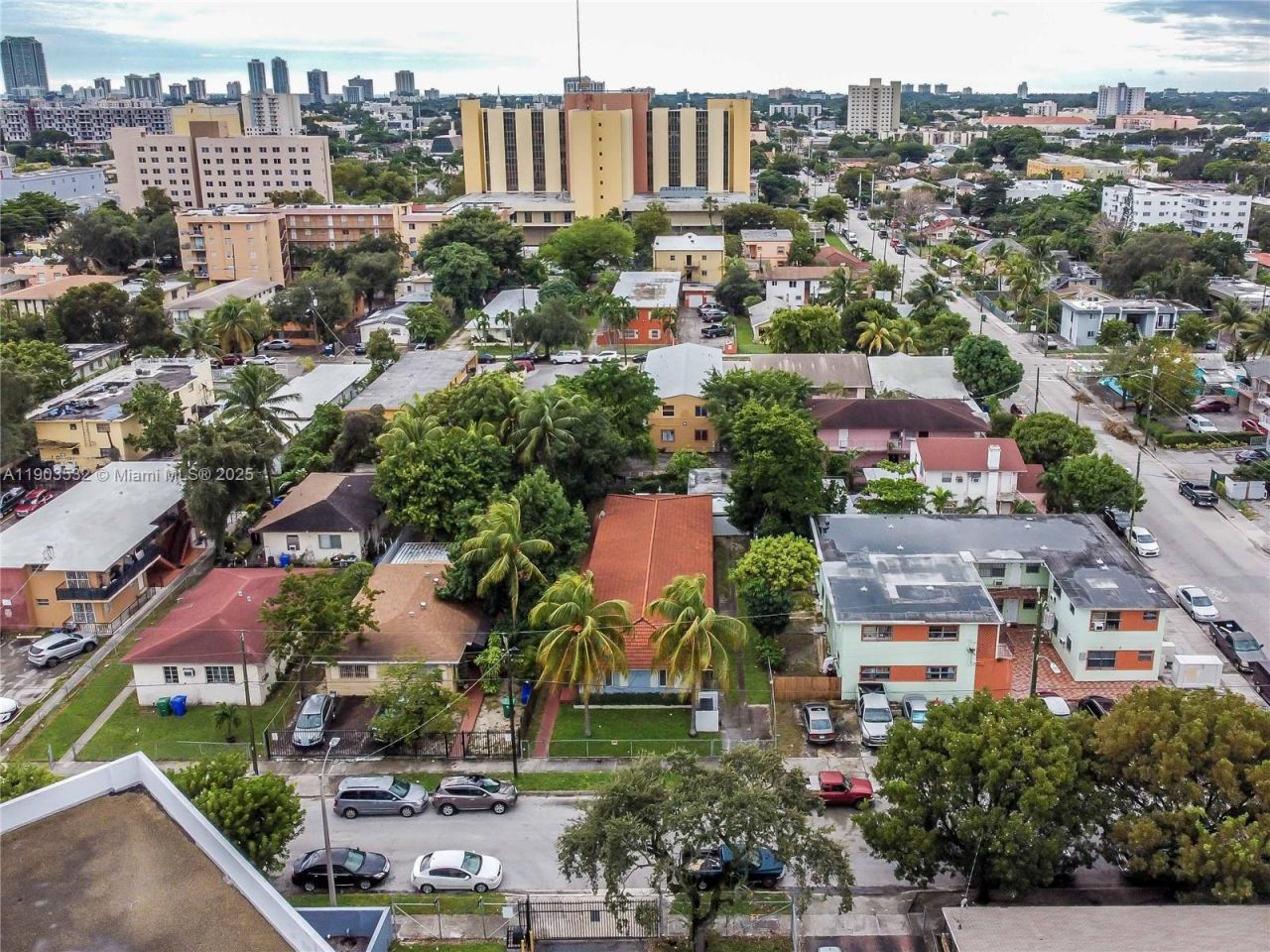 976 NW 6th St, Miami, FL 33136 Photo