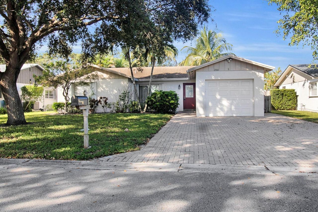 2440 NW 98th Lane, Coral Springs, FL 33065 Photo