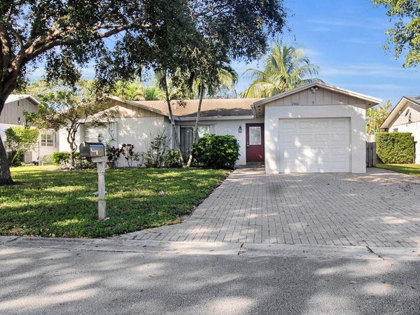 2440 NW 98th Lane, Coral Springs, FL 33065