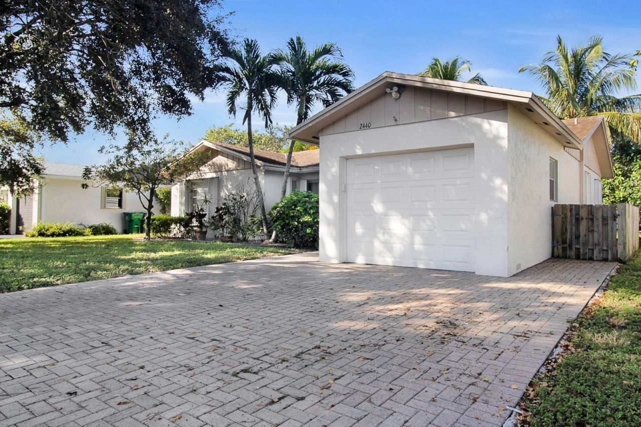 2440 NW 98th Lane, Coral Springs, FL 33065 Photo