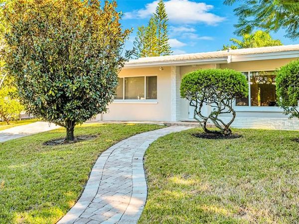 2100 Manatee Dr, Fort Lauderdale, FL 33316