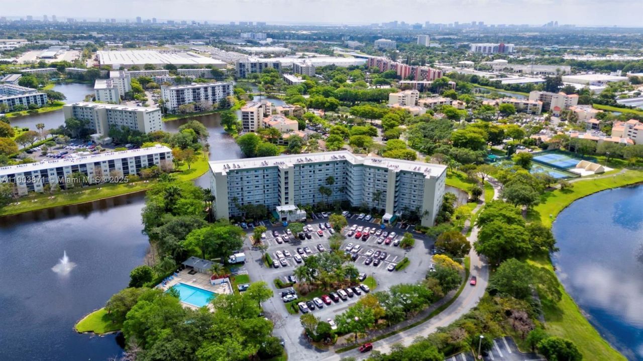 2334 S Cypress Bend Dr, Unit 501, Pompano Beach, FL 33069 Photo