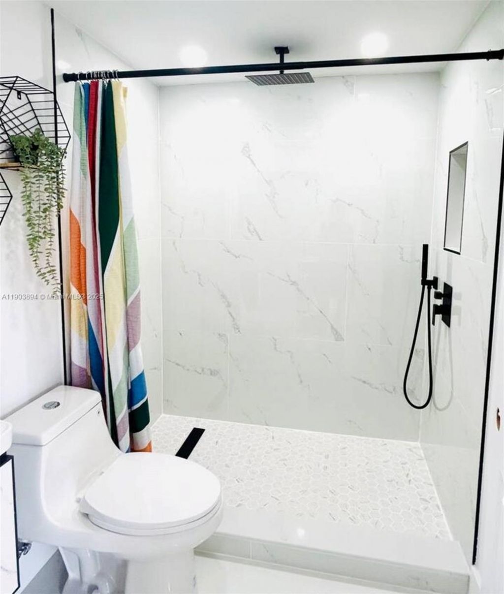 2612 SW 12th St, Unit Side Studi, Miami, FL 33135 Photo