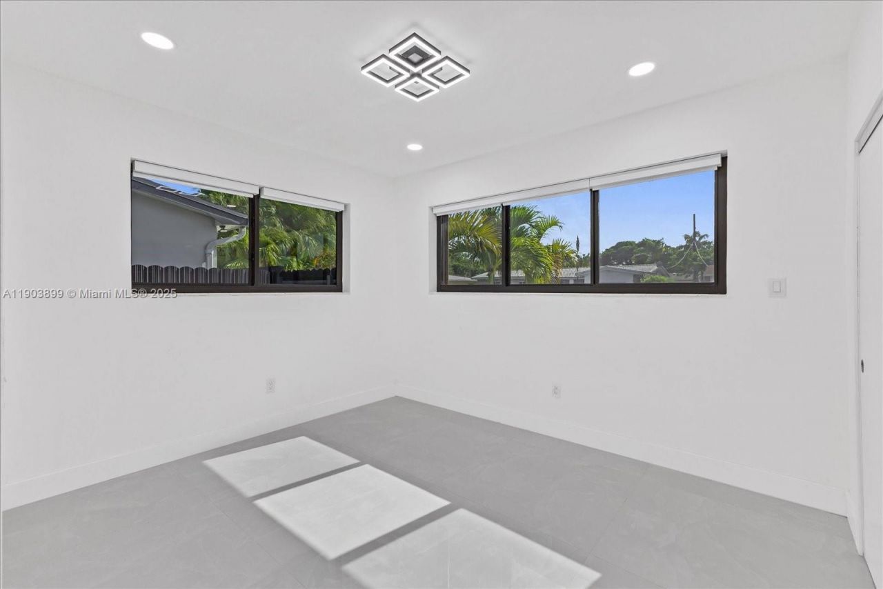 19511 NE 18th Pl, Miami, FL 33179 Photo