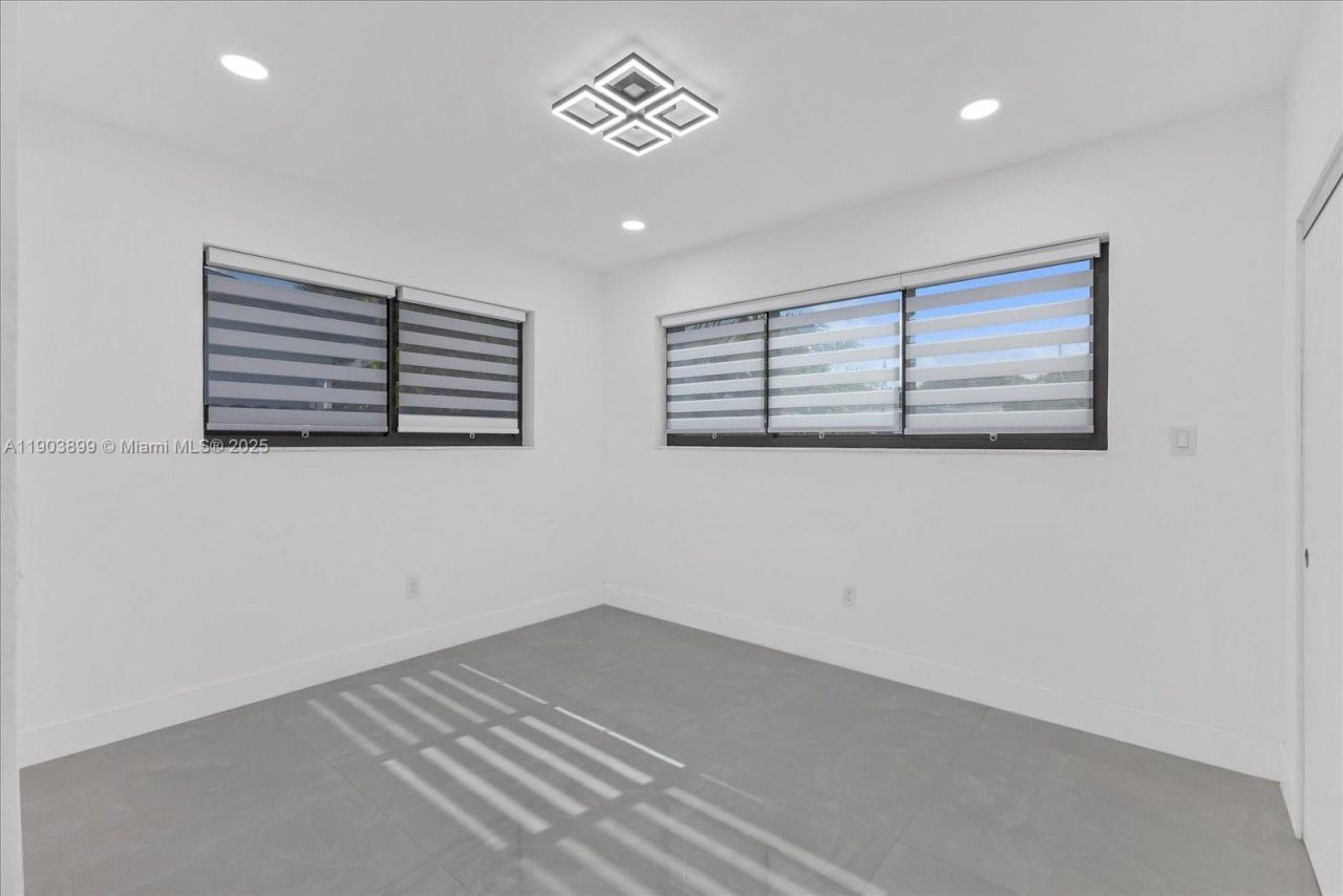 19511 NE 18th Pl, Miami, FL 33179 Photo