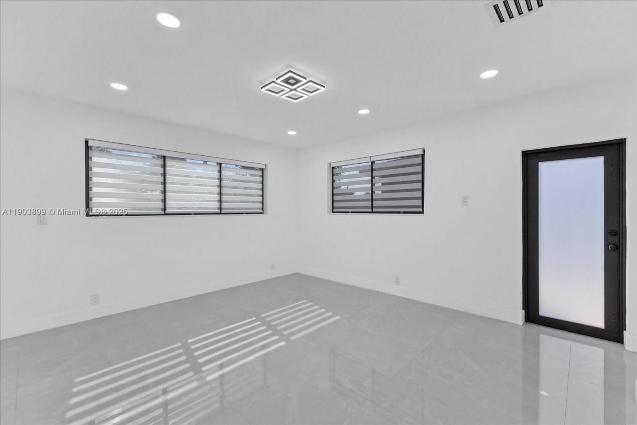 19511 NE 18th Pl, Miami, FL 33179 Photo