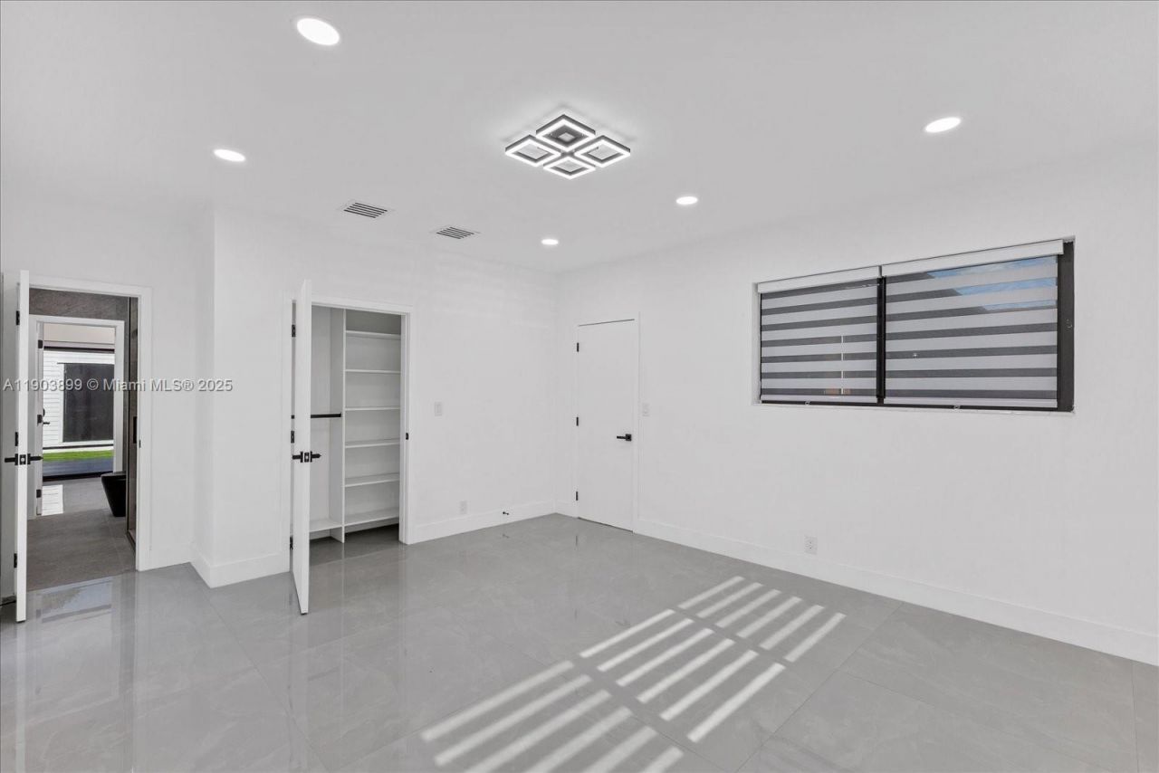 19511 NE 18th Pl, Miami, FL 33179 Photo