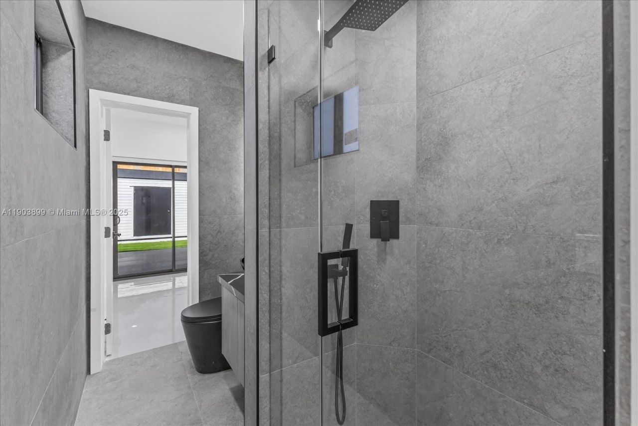 19511 NE 18th Pl, Miami, FL 33179 Photo