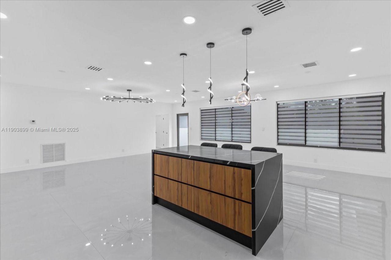 19511 NE 18th Pl, Miami, FL 33179 Photo