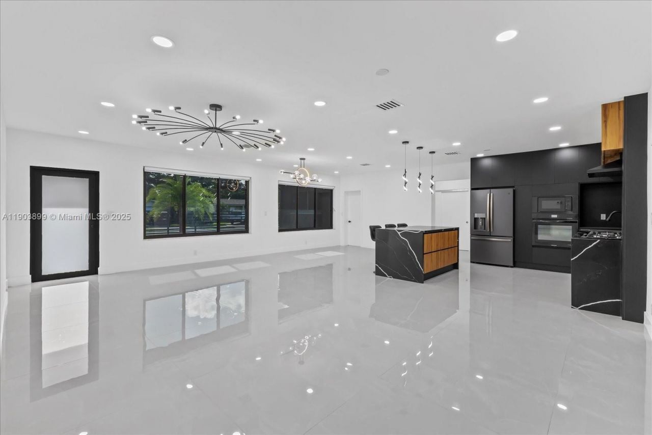 19511 NE 18th Pl, Miami, FL 33179 Photo