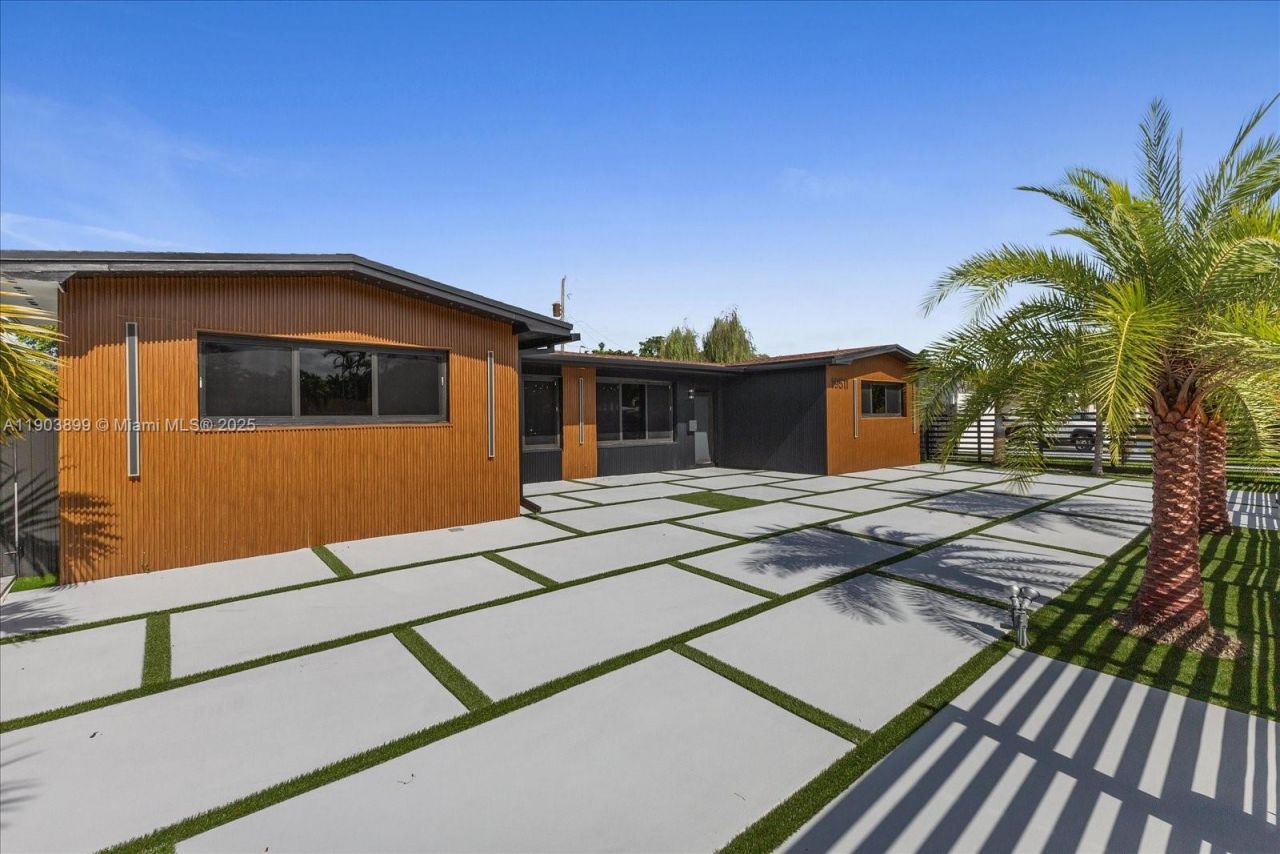 19511 NE 18th Pl, Miami, FL 33179 Photo