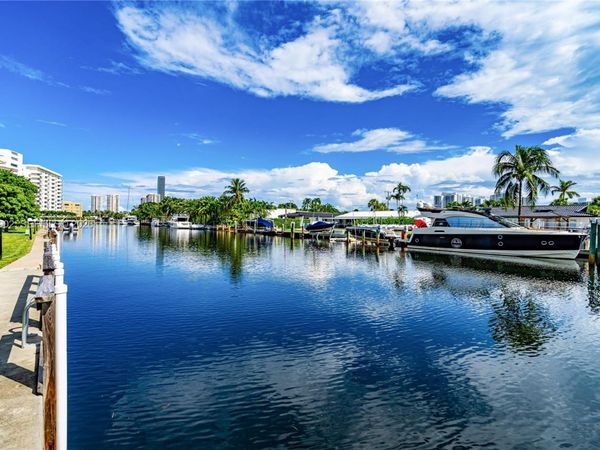 455 Paradise Isle Blvd, Unit 106, Hallandale Beach, FL 33009
