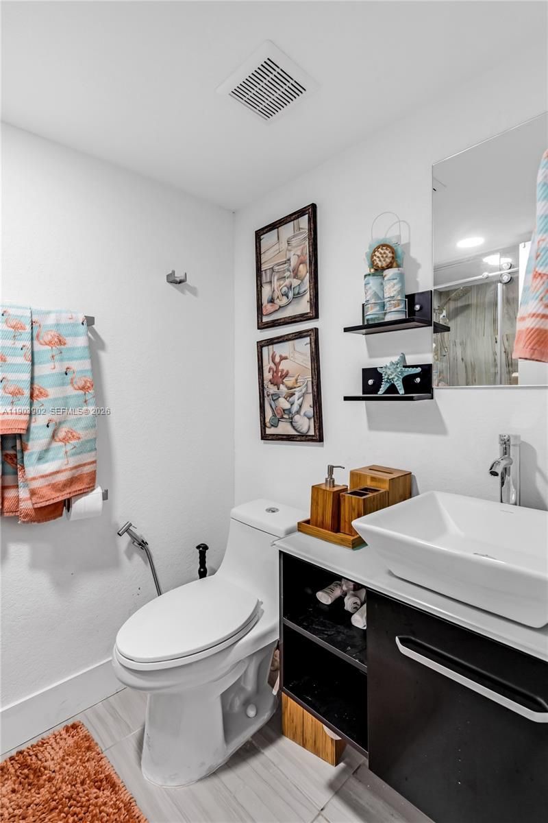 455 Paradise Isle Blvd, Unit 106, Hallandale Beach, FL 33009 Photo