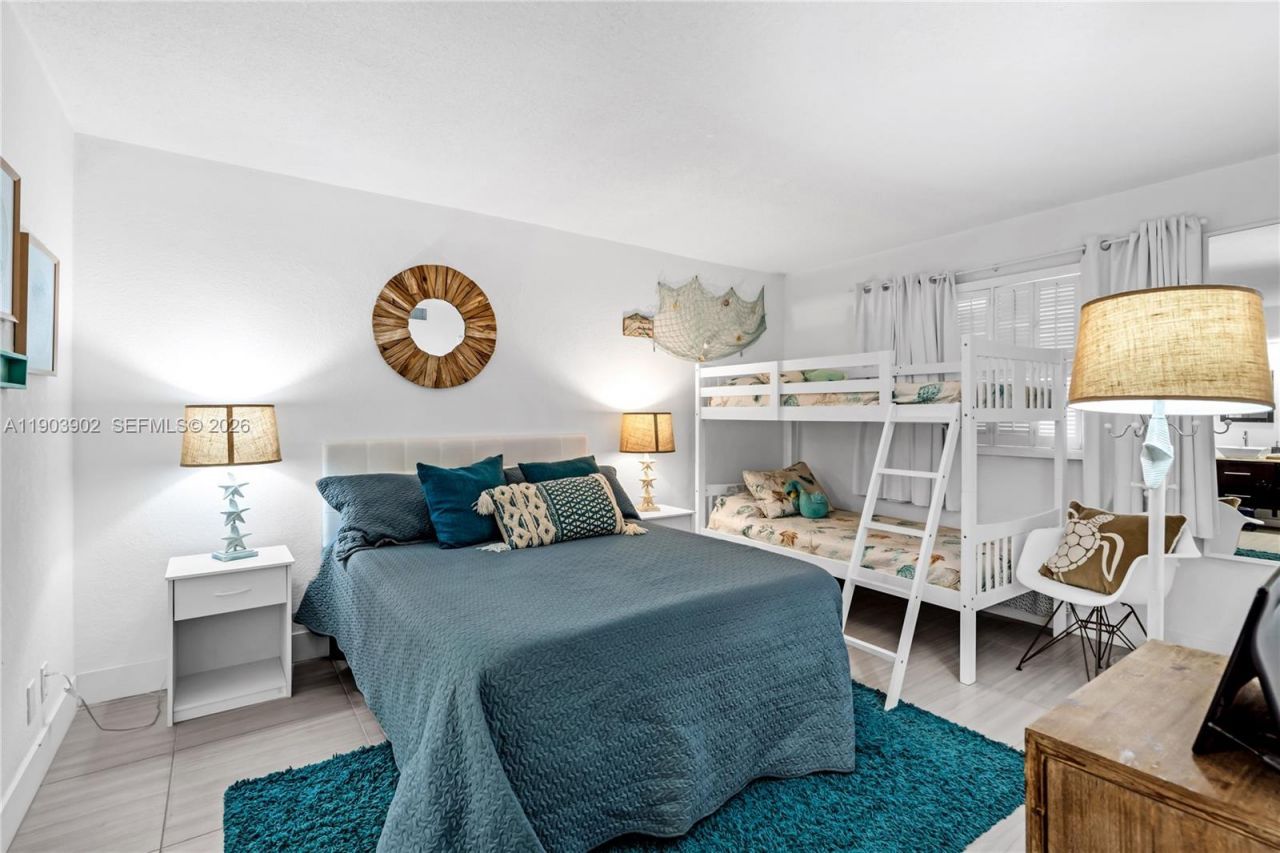 455 Paradise Isle Blvd, Unit 106, Hallandale Beach, FL 33009 Photo