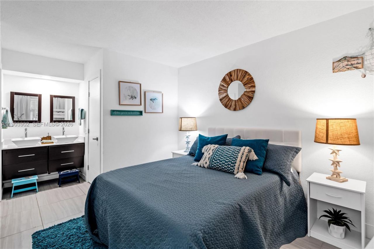 455 Paradise Isle Blvd, Unit 106, Hallandale Beach, FL 33009 Photo