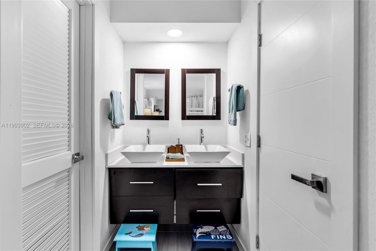 455 Paradise Isle Blvd, Unit 106, Hallandale Beach, FL 33009 Photo