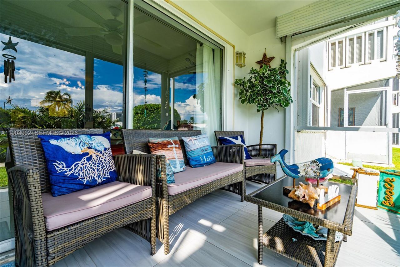 455 Paradise Isle Blvd, Unit 106, Hallandale Beach, FL 33009 Photo