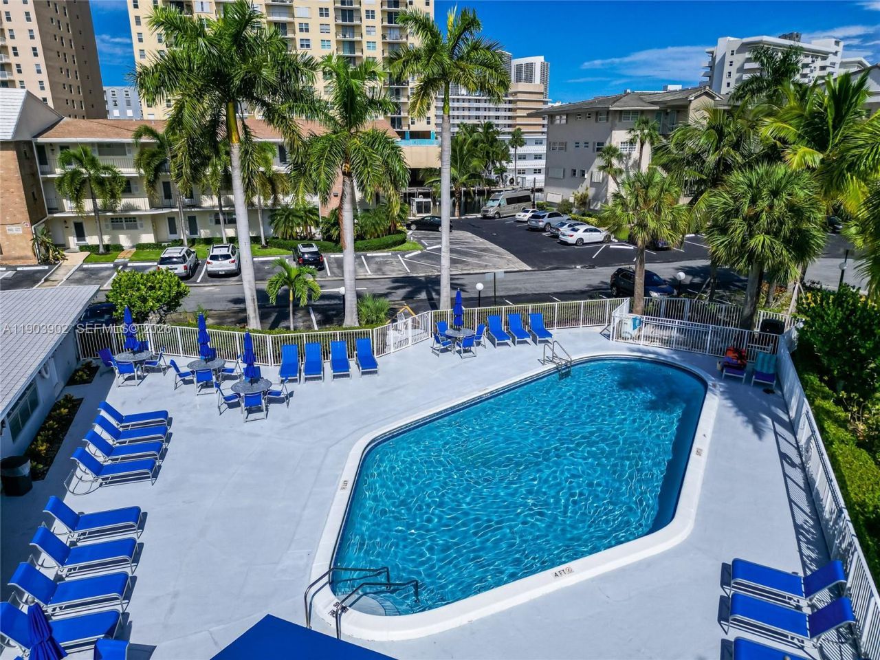 455 Paradise Isle Blvd, Unit 106, Hallandale Beach, FL 33009 Photo