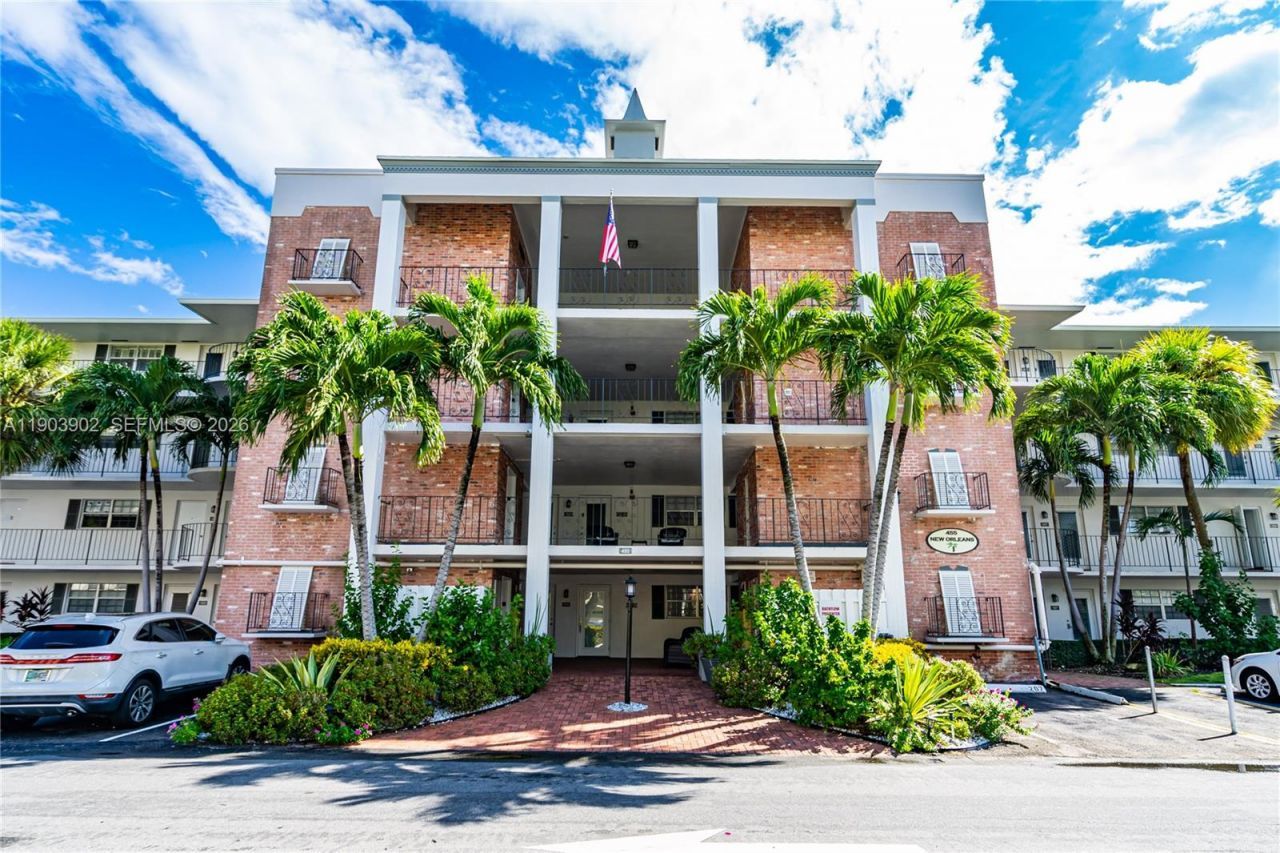 455 Paradise Isle Blvd, Unit 106, Hallandale Beach, FL 33009 Photo