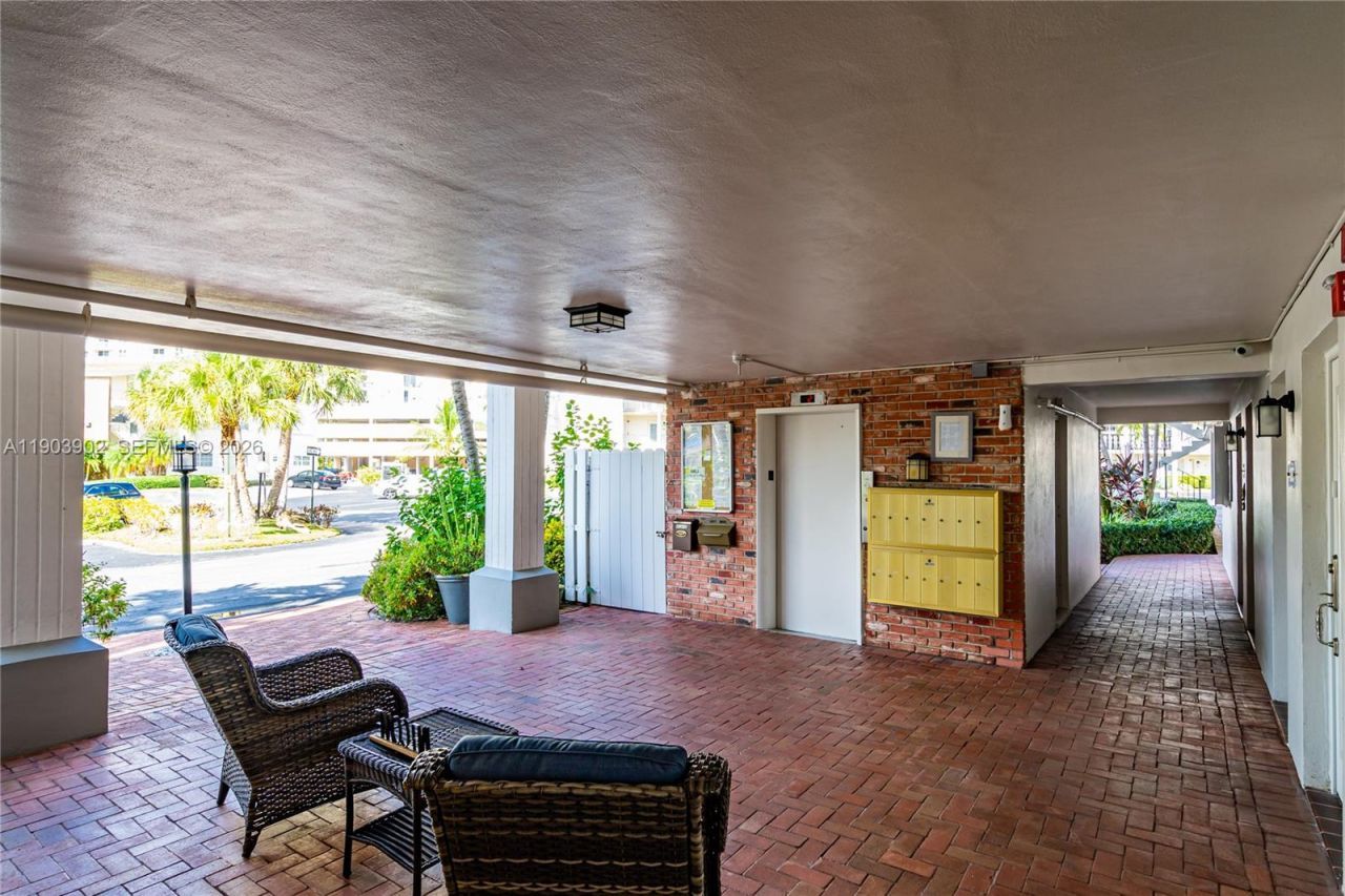 455 Paradise Isle Blvd, Unit 106, Hallandale Beach, FL 33009 Photo