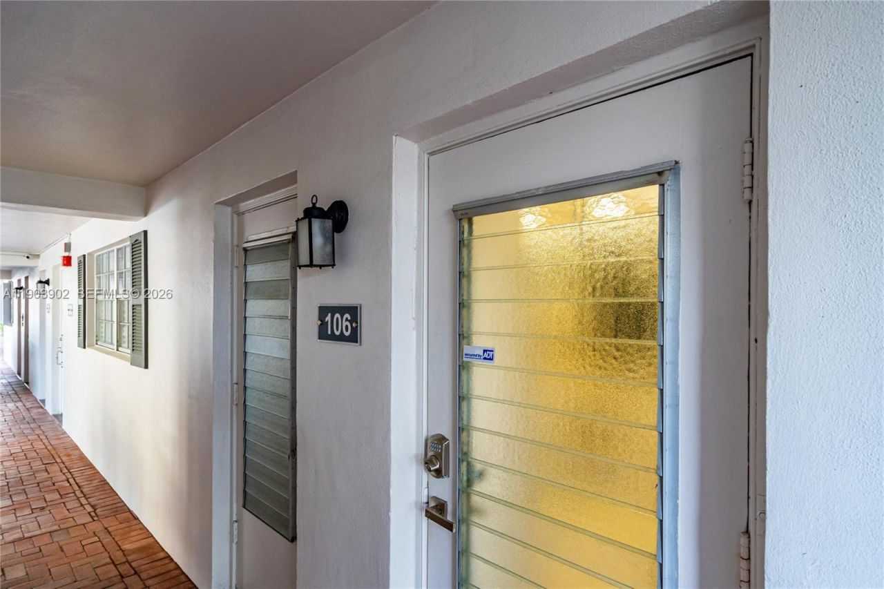 455 Paradise Isle Blvd, Unit 106, Hallandale Beach, FL 33009 Photo