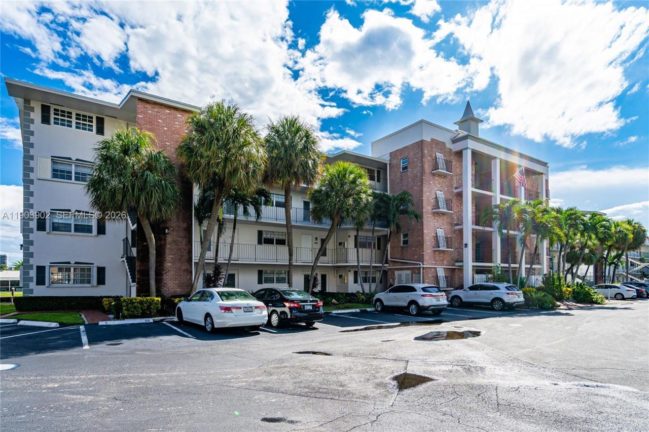 455 Paradise Isle Blvd, Unit 106, Hallandale Beach, FL 33009 Photo