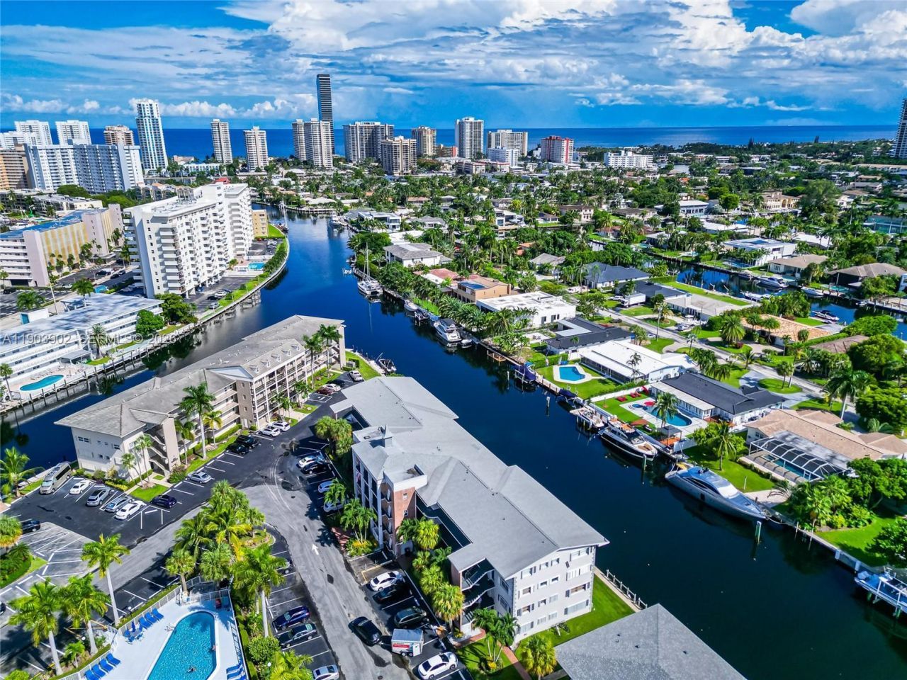 455 Paradise Isle Blvd, Unit 106, Hallandale Beach, FL 33009 Photo