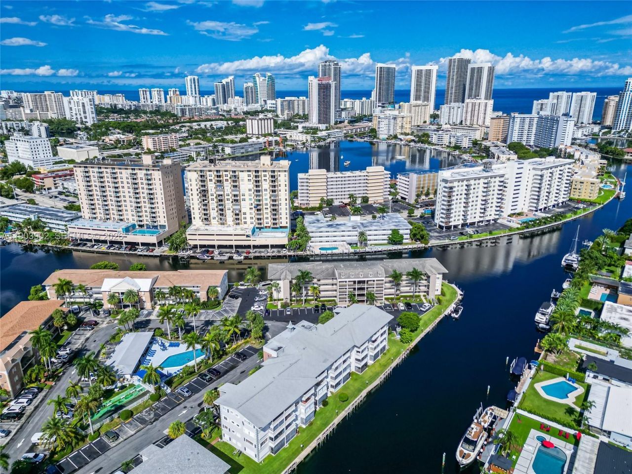 455 Paradise Isle Blvd, Unit 106, Hallandale Beach, FL 33009 Photo
