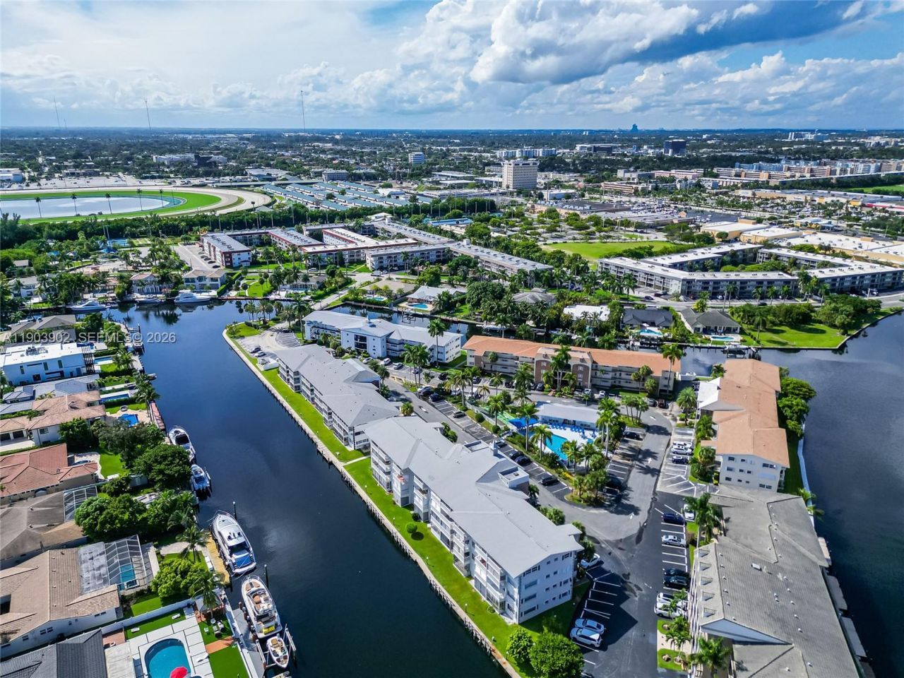 455 Paradise Isle Blvd, Unit 106, Hallandale Beach, FL 33009 Photo