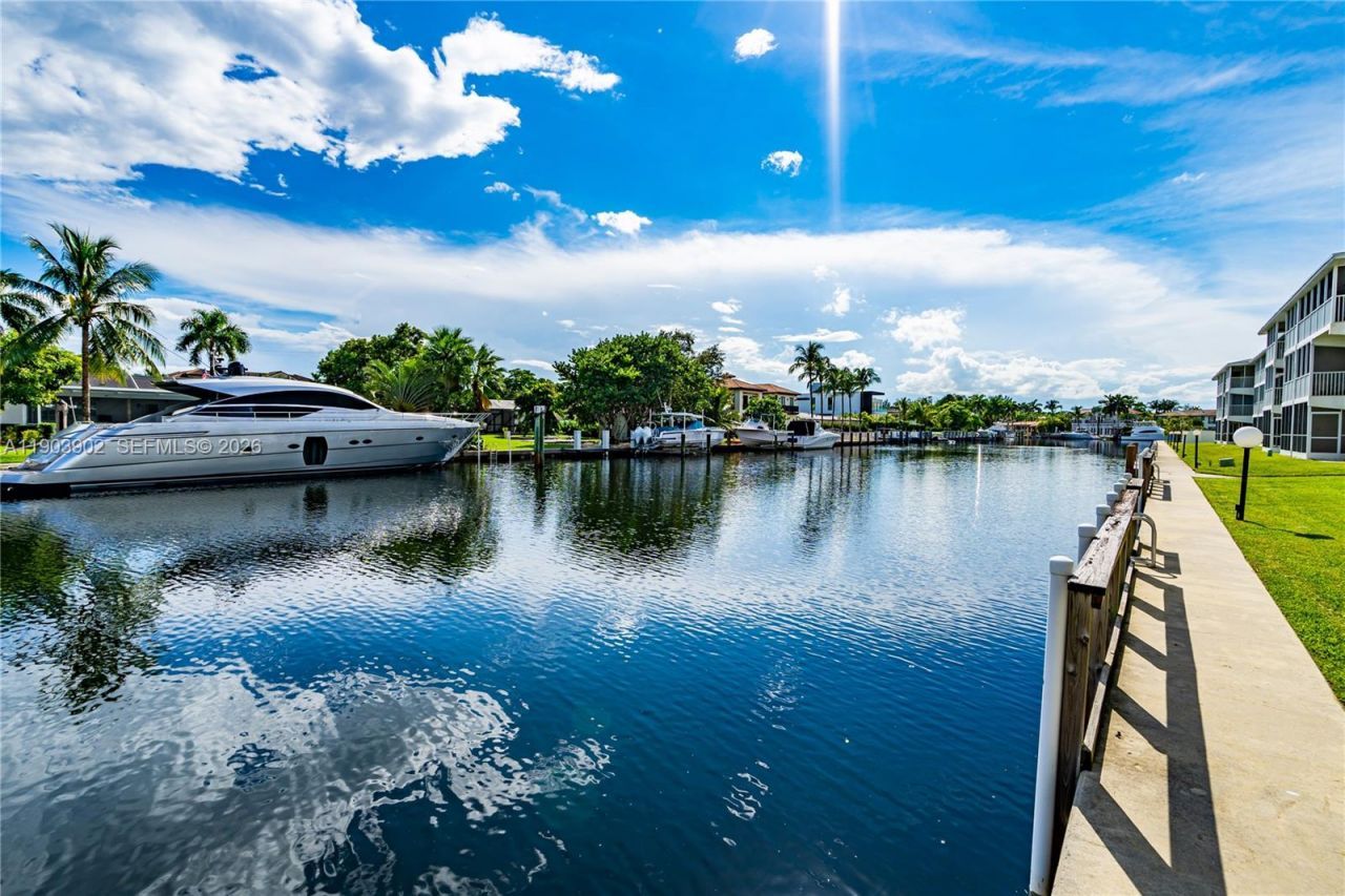 455 Paradise Isle Blvd, Unit 106, Hallandale Beach, FL 33009 Photo