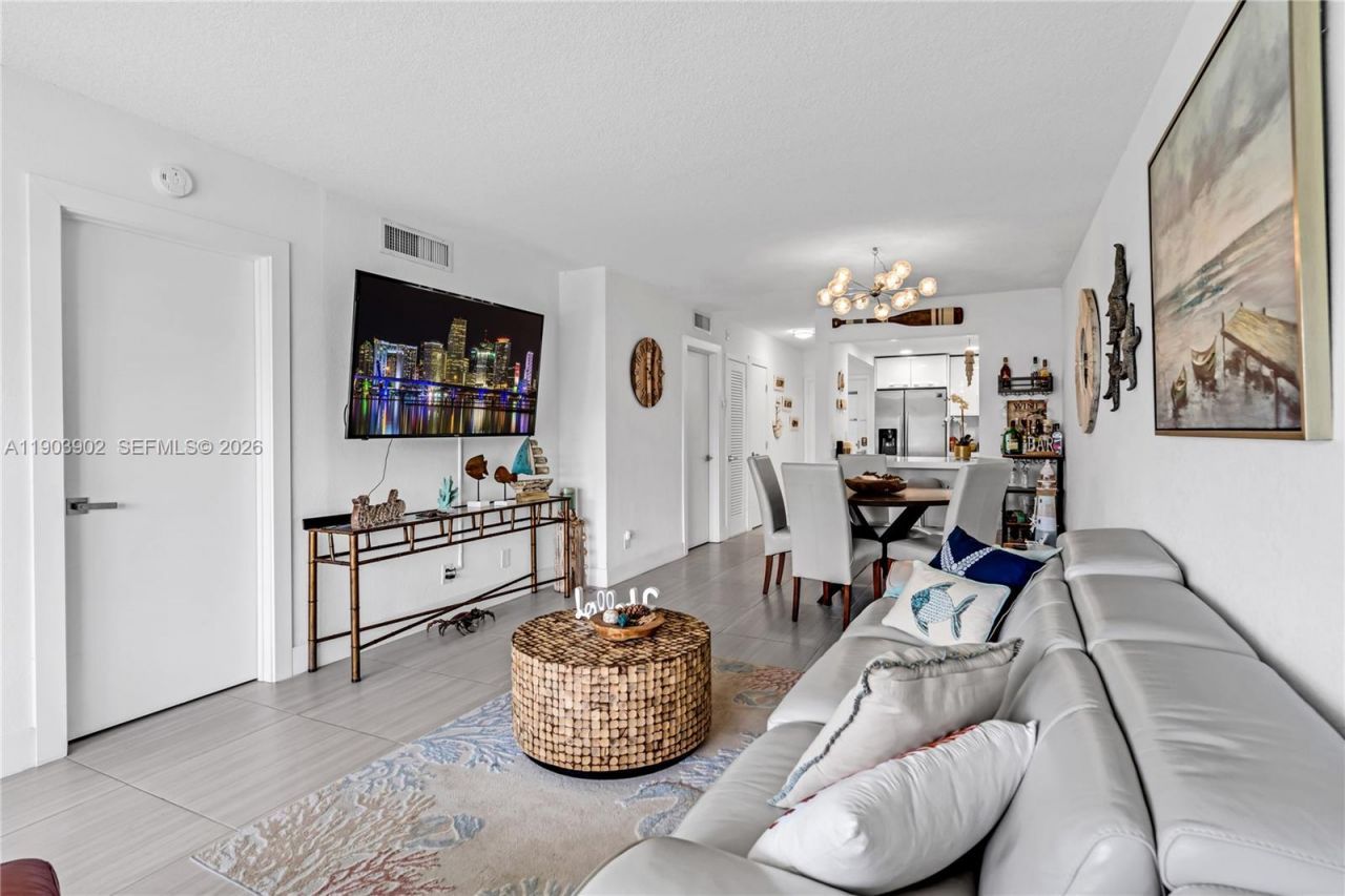 455 Paradise Isle Blvd, Unit 106, Hallandale Beach, FL 33009 Photo