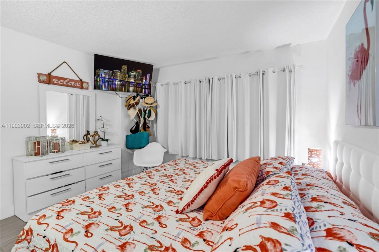 455 Paradise Isle Blvd, Unit 106, Hallandale Beach, FL 33009 Photo