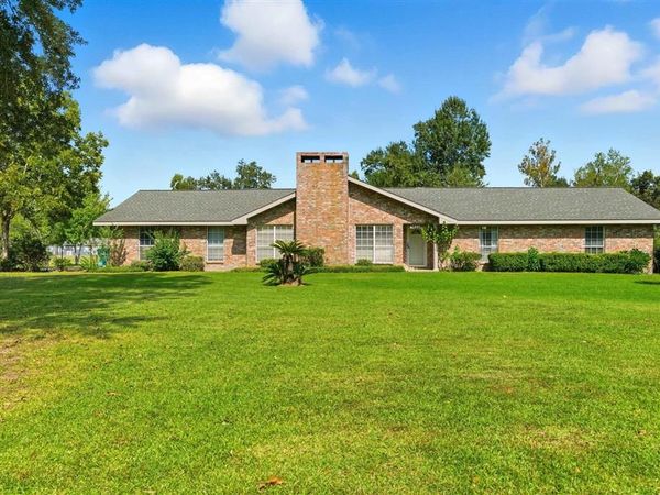 3022 E Tank Farm Road E, Lake Charles, LA 70607