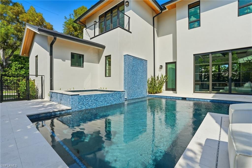 349 2nd Ave N, Naples, FL 34102 Photo