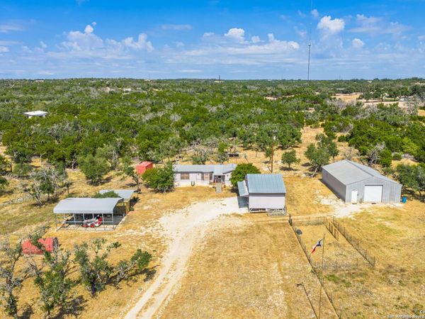1341 Thrill Hill Rd, Mountain Home, TX 78058