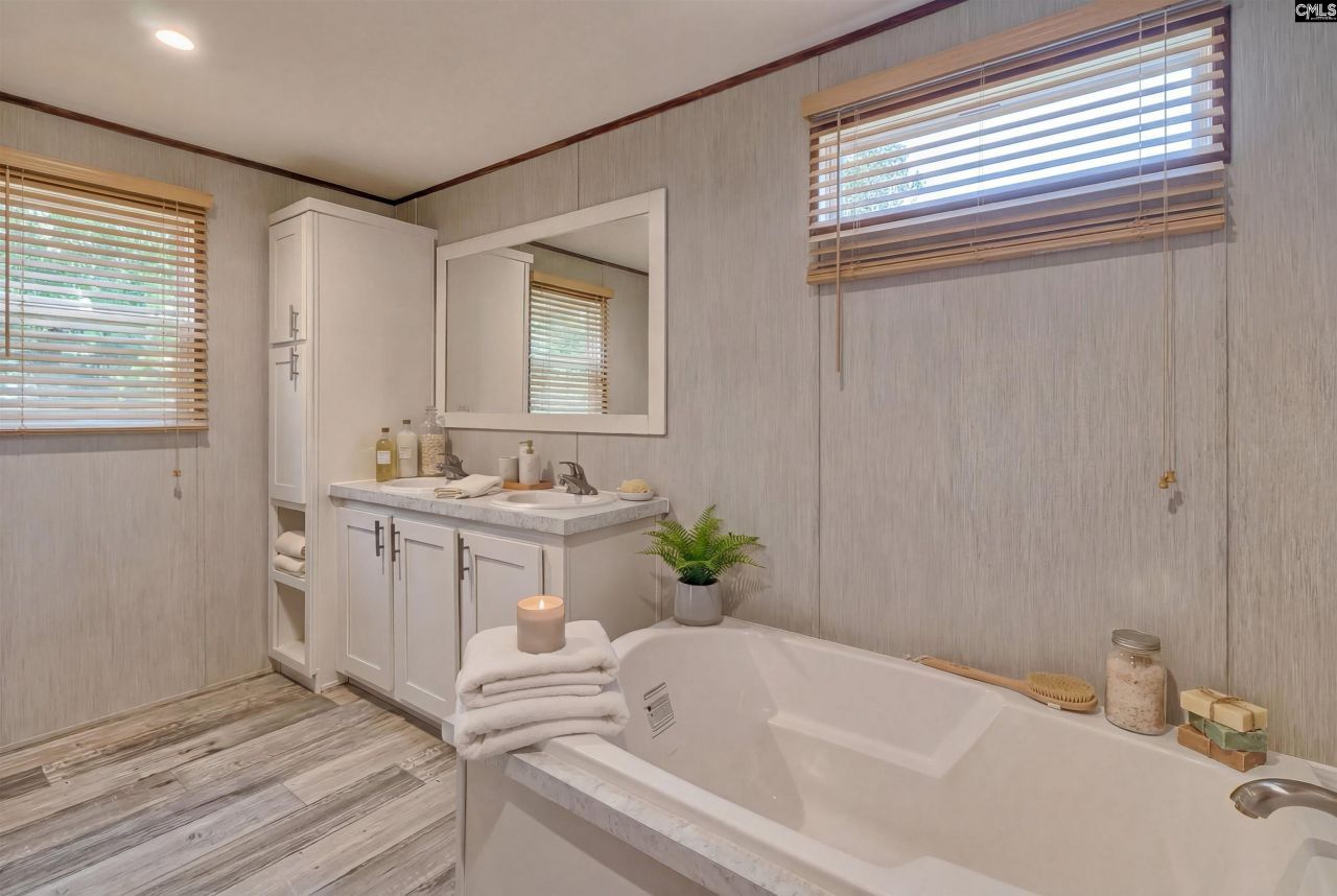 1657 Woodtrail Drive Photo 11