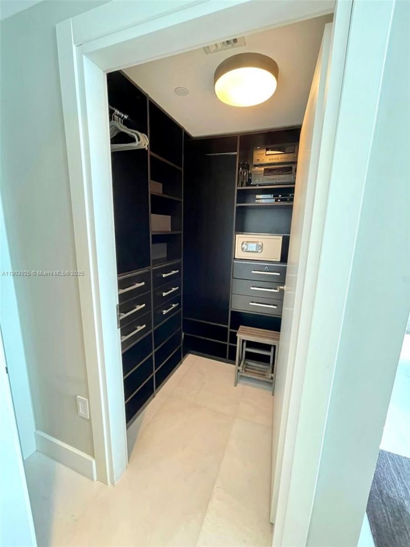200 Biscayne Boulevard Way, Unit 4310, Miami, FL 33131 Photo
