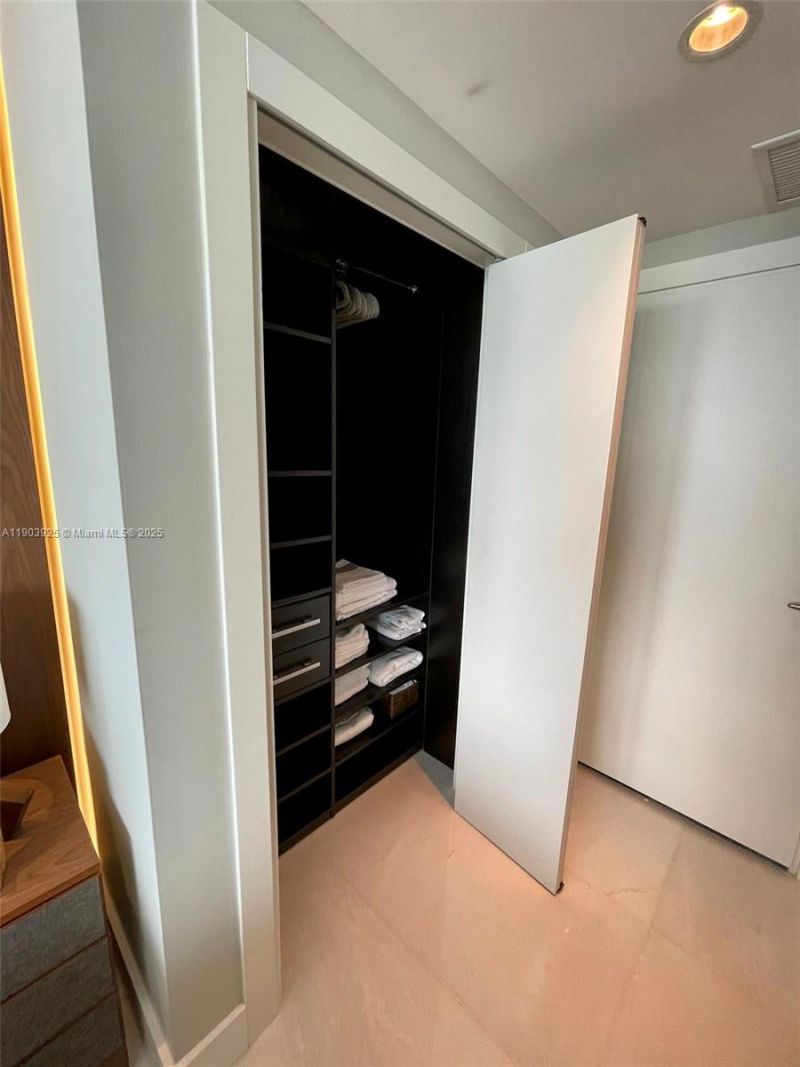 200 Biscayne Boulevard Way, Unit 4310, Miami, FL 33131 Photo