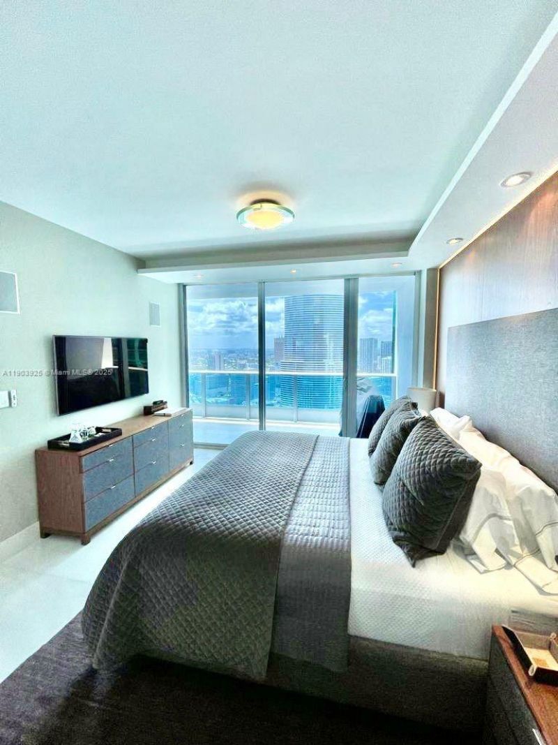 200 Biscayne Boulevard Way, Unit 4310, Miami, FL 33131 Photo