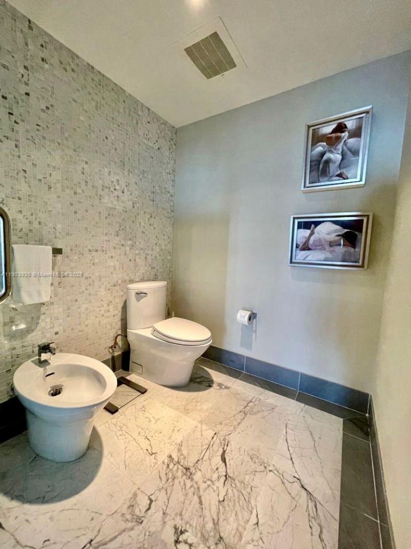 200 Biscayne Boulevard Way, Unit 4310, Miami, FL 33131 Photo