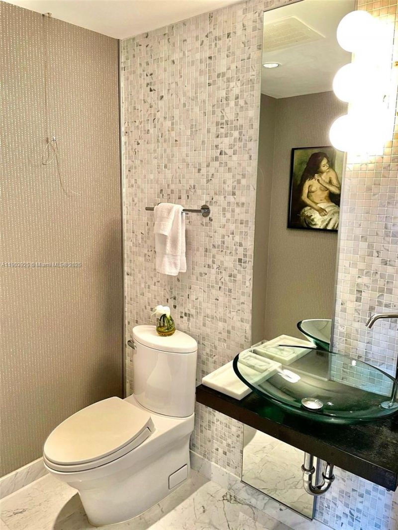 200 Biscayne Boulevard Way, Unit 4310, Miami, FL 33131 Photo