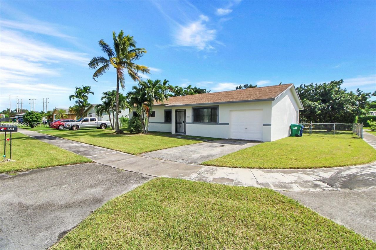 13224 SW 253rd Ter, Homestead, FL 33032 Photo