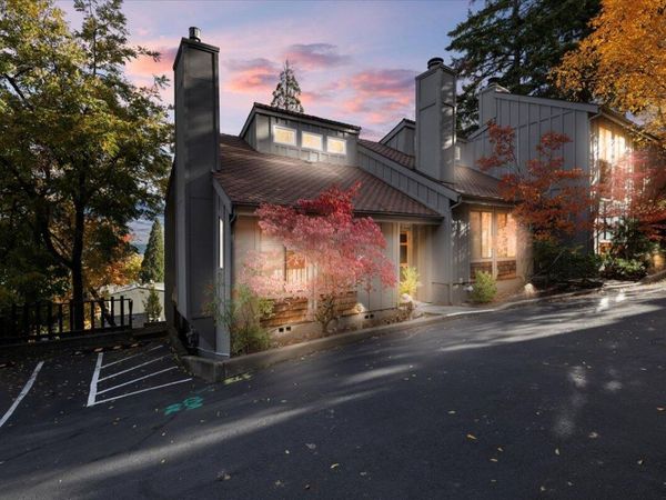 327 Ravenwood Place, Ashland, OR 97520