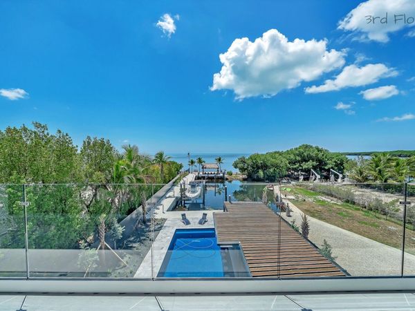 16 Seaside Avenue, KEY LARGO, FL 33037