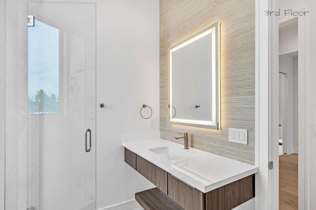 16 Seaside Avenue, Key Largo, FL 33037 Photo